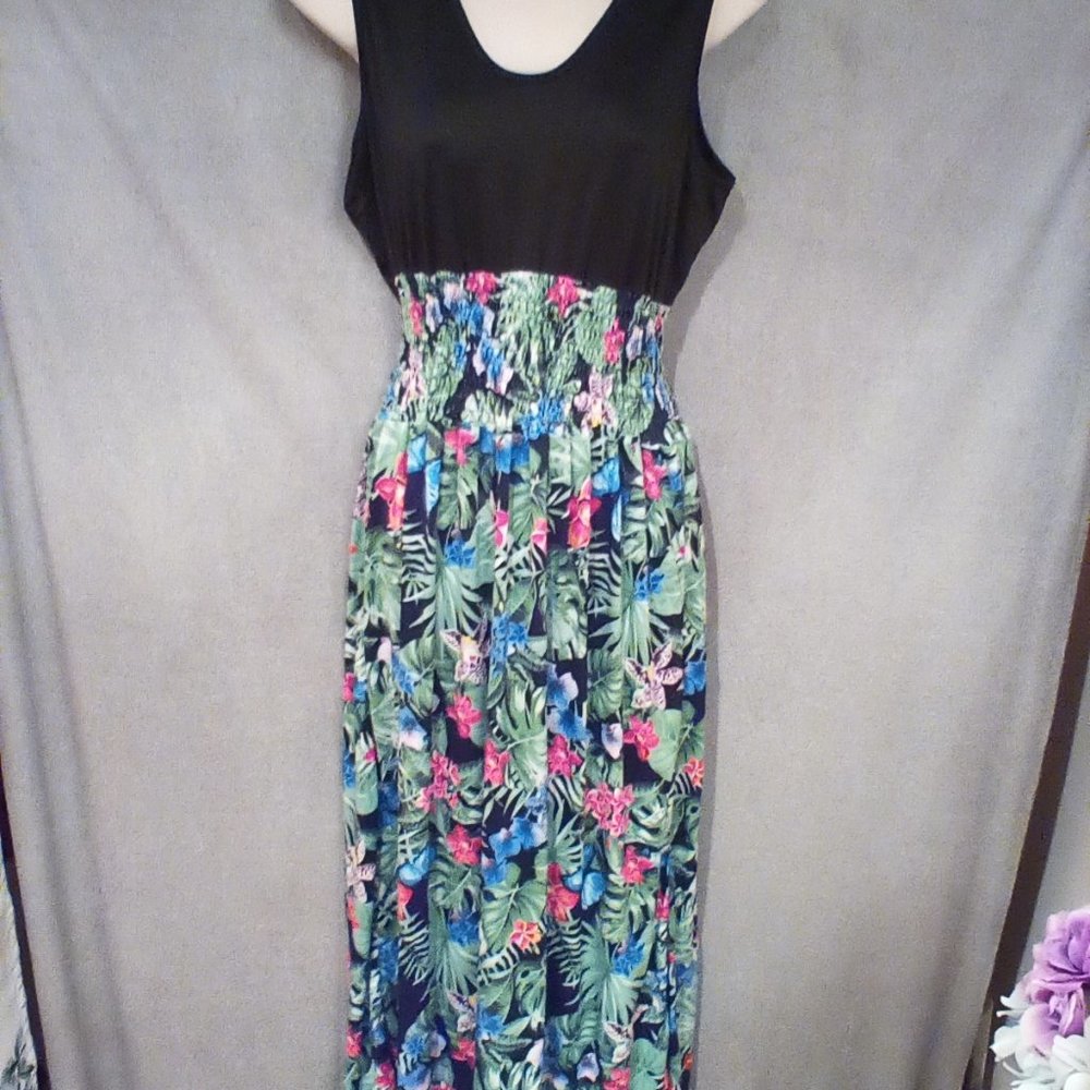 "NEW BLACK BODICE WITH MULTIPLE COLORS GREEN SKIRT MAXI DRESS, SIZE X-LARGE!"